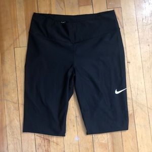 Really cute cropped Nike leggings